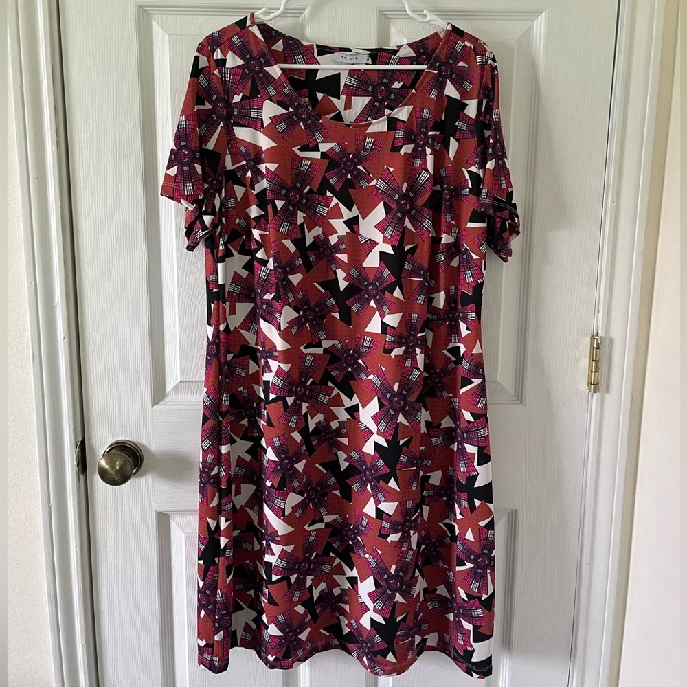 Triste Red Geometric Shapes Dress - Plus Size - Picture 1 of 5